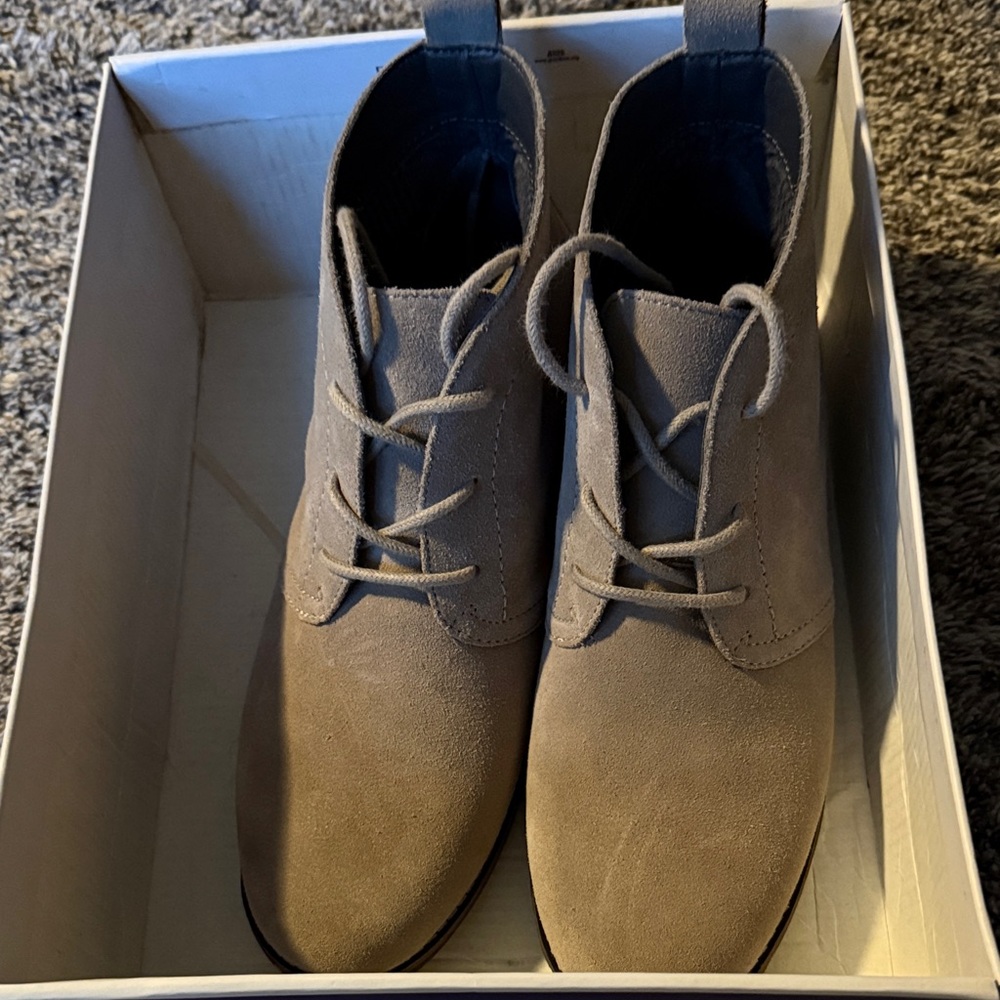 Women’s Tan Suede Lace-Up Shoes never worn